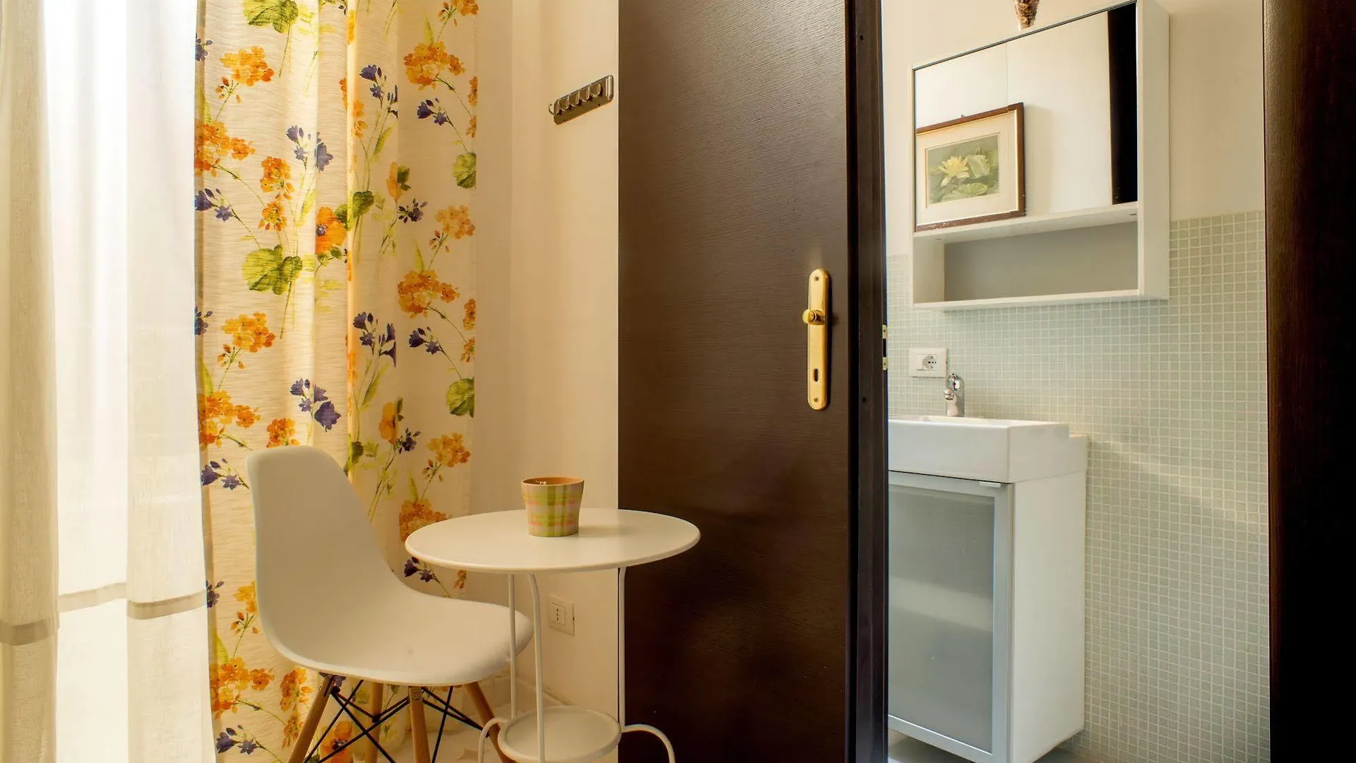 Roman Central House Bed & Breakfast